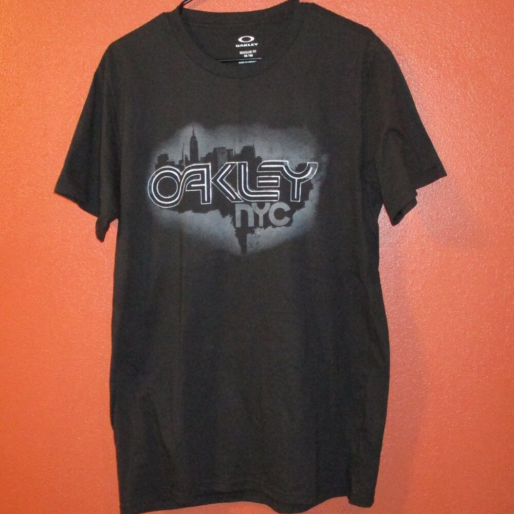 Oakley Shirt NEW Woman Medium Black Blue White Outdoors Short Sleeve Shirt
